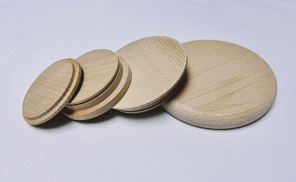 Runde Holzdeckel und Untersetzer aus Buchenholz
