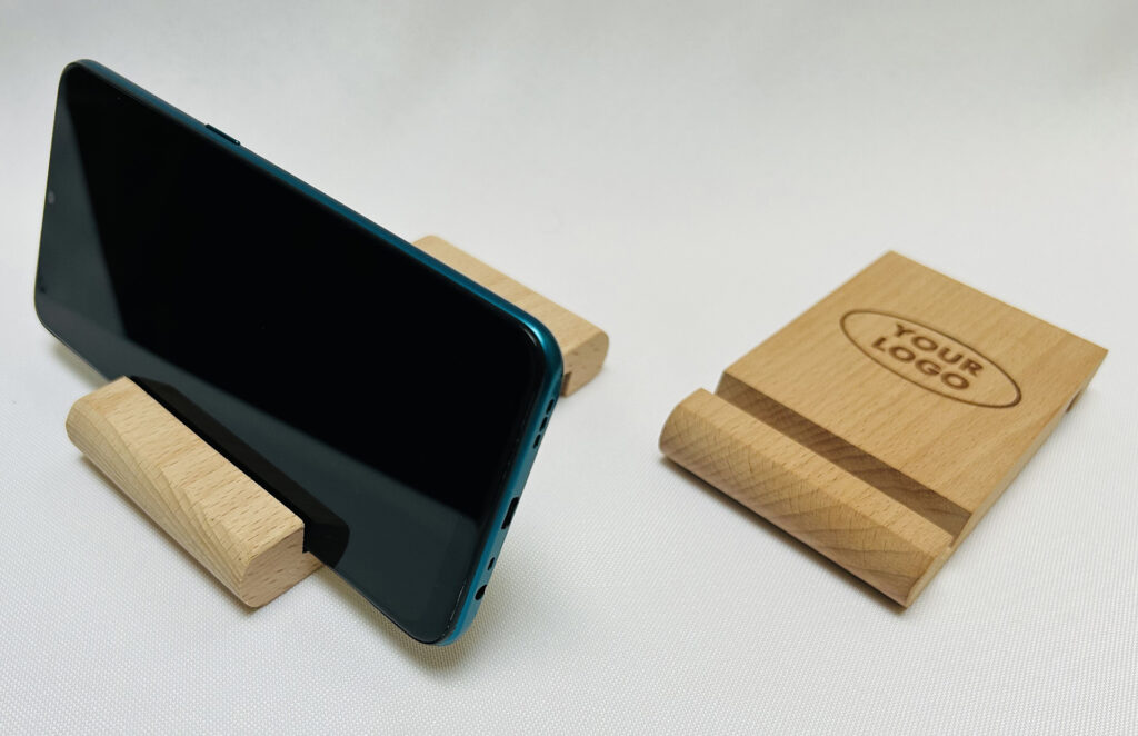 Smartphone-Halter aus Holz als Werbeartikel